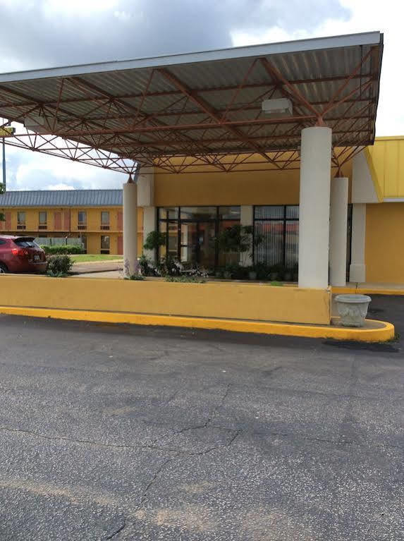 Days Inn By Wyndham Senatobia Exterior photo